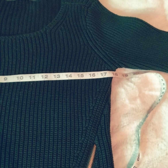 Guess Black Gold Zip Sweater Size S Outdoor Winter Fall Cozy Spring - Picture 3 of 8